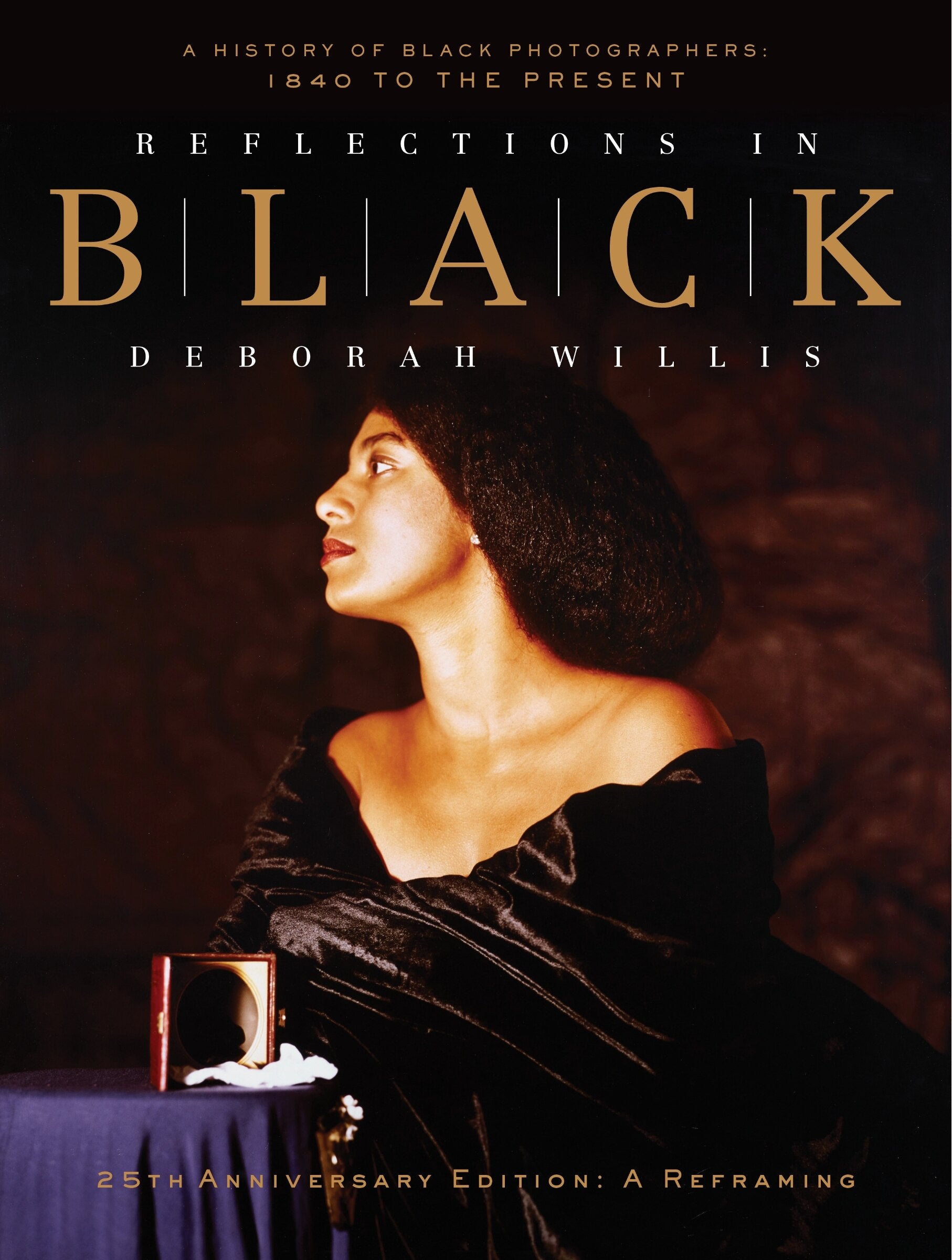 人文 Reflections in Black by Deborah Willis Reflections in Black: A History of Black Photographers: 1840 to