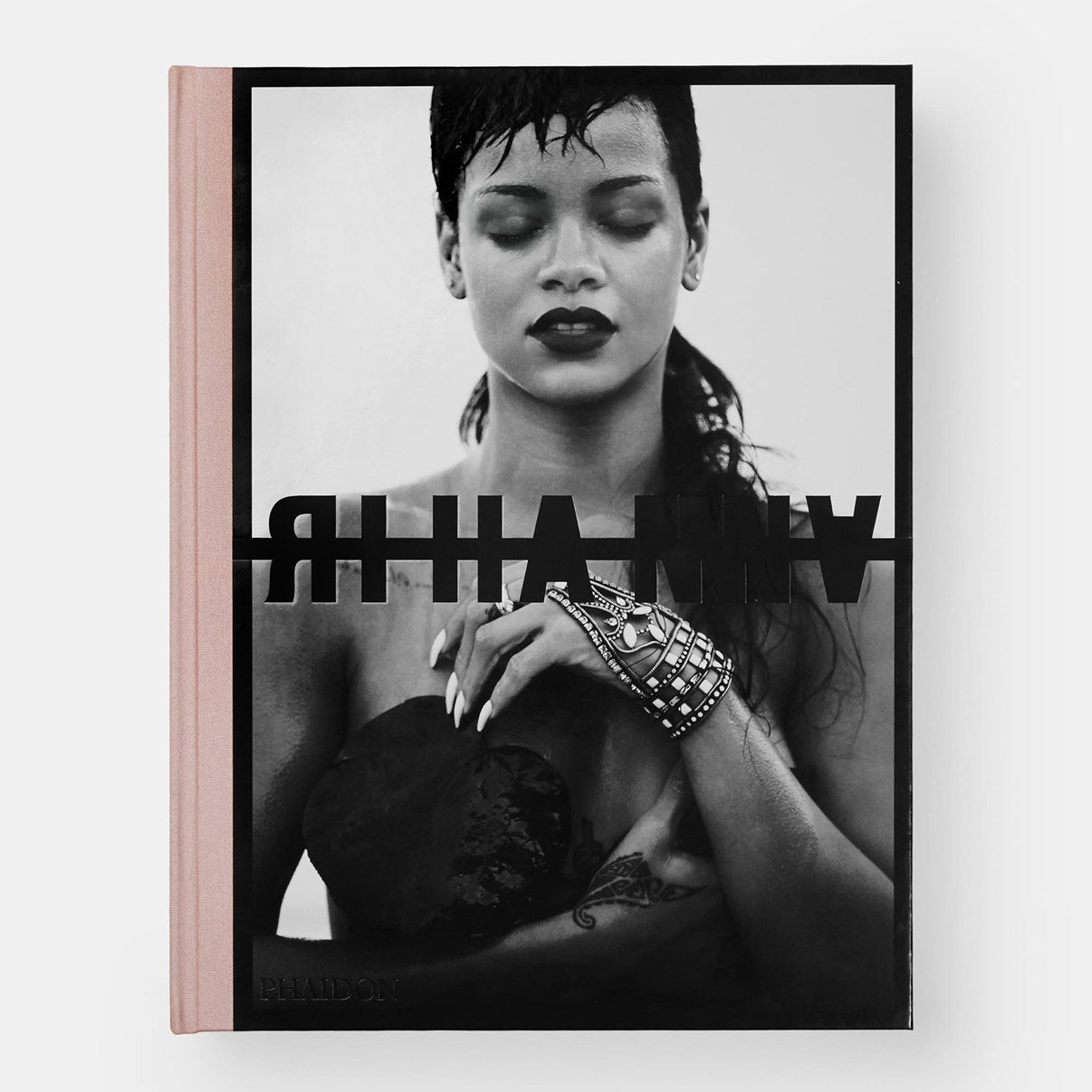 Rihanna Phaidon 写真集 The Rihanna Book: Limited Edition (Fenty X Phaidon) Featuring a
